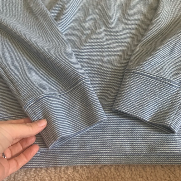 Blue Vineyard Vines half zip - Picture 4 of 6